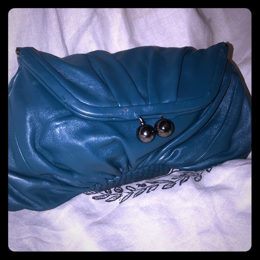 Express Clasp Clutch